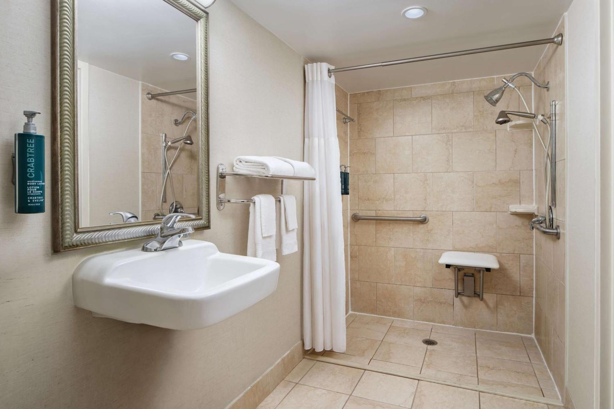Hotel Doubletree By Hilton Rocky Mount Zewnętrze zdjęcie